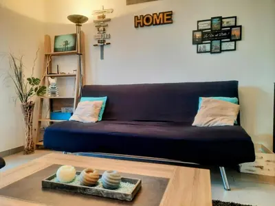 Coin salon dans l'établissement Les Merisiers - Maison moderne avec jardin