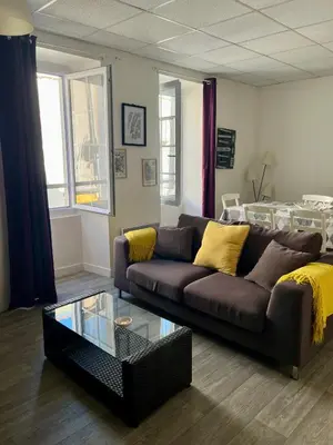 Coin salon dans l'établissement Casa Cocon -Charmant T3-plages, centre ville- 4 personnes