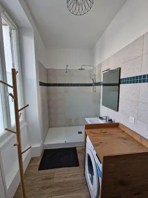 Cuisine ou kitchenette dans l'établissement Le Savary appart centre-ville près des Chantiers