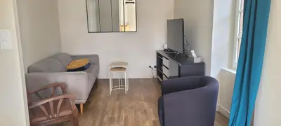 Télévision ou salle de divertissement dans l'établissement Maison proche étang et circuit vélo
