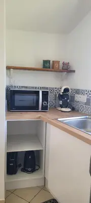 Cuisine ou kitchenette dans l'établissement Maison proche étang et circuit vélo