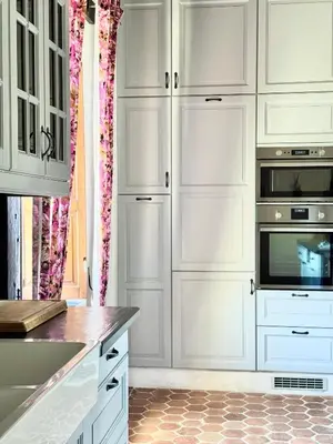 Cuisine ou kitchenette dans l'établissement Le Manoir médiéval de Garance