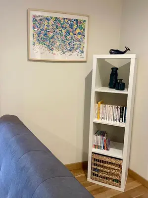 Bibliothèque dans l'appartement
