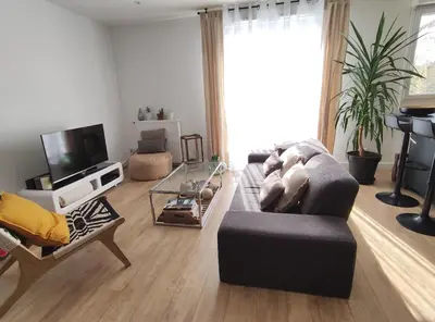 Télévision ou salle de divertissement dans l'établissement Angers appart 65m2 proche centre ville, parking