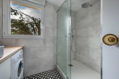 Salle de bains dans l'établissement La Baule, appartement confortable pour 4