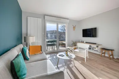 Télévision ou salle de divertissement dans l'établissement La Baule, appartement confortable pour 4