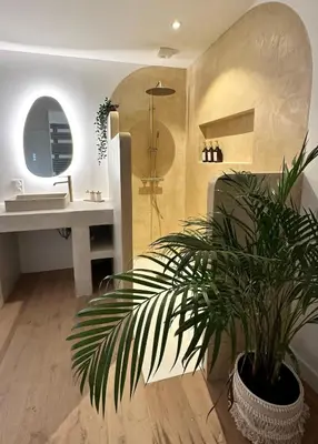 Salle de bains dans l'établissement L Anaya Nantes Spa et Sauna