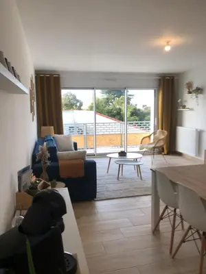 Coin salon dans l'établissement Appartement cosy à 100m de la plage