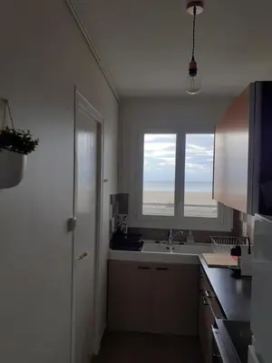 Cuisine ou kitchenette dans l'établissement Appartement face mer Rêve de Flo ts