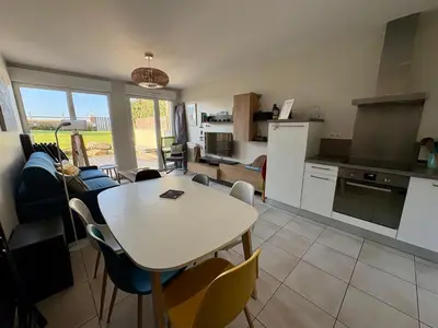 Cuisine ou kitchenette dans l'établissement Charmant T2 direct plage