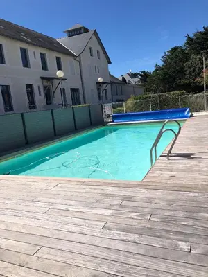 Piscine de l'établissement Charmant T2 direct plage ou située à proximité