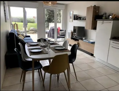 Cuisine ou kitchenette dans l'établissement Charmant T2 direct plage
