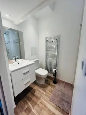 Salle de bains dans l'établissement Comfy Loft - Dalby