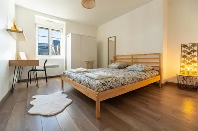 Un ou plusieurs lits dans un hébergement de l'établissement Charmant Duplex Lumineux