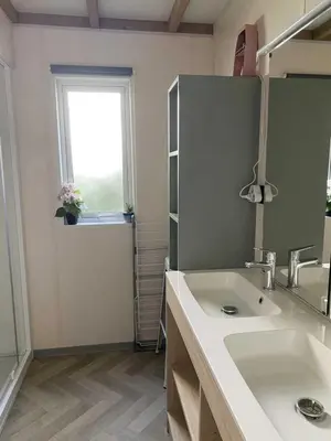 Salle de bains dans l'établissement ZEcamping 4 2km plage piscine chauffée animaux acceptés club enfant