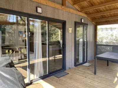 Balcon ou terrasse dans l'établissement ZEcamping 4 2km plage piscine chauffée animaux acceptés club enfant