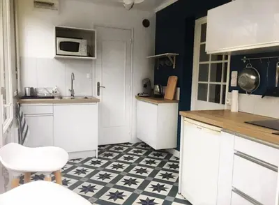 Cuisine ou kitchenette dans l'établissement Embrun - T2 avec jardin près de la Plage