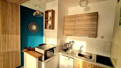 Cuisine ou kitchenette dans l'établissement Au bruit des vagues, vue mer