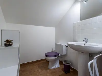 Salle de bains dans l'établissement Maison spacieuse à 800m plage, jardin, animaux admis, parking, WiFi - FR-1-306-1294