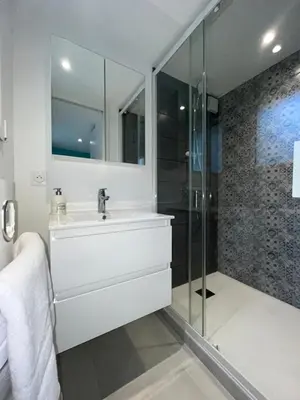 Salle de bains dans l'établissement Le Lys Bleu