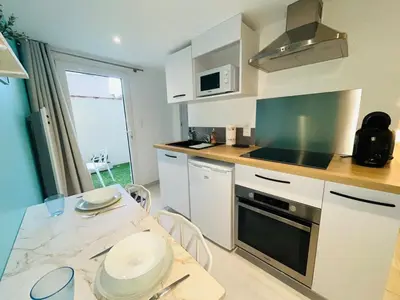 Cuisine ou kitchenette dans l'établissement Le Lys Bleu