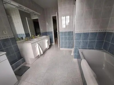 Salle de bains dans l'établissement Manoir au cœur de la campagne angevine