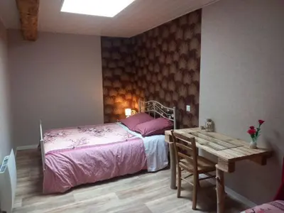 Un ou plusieurs lits dans un hébergement de l'établissement Chambre bordeaux
