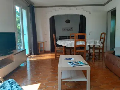 Télévision ou salle de divertissement dans l'établissement Le gîte de l'Ecureuil - 4 personnes
