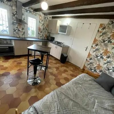Studio indépendant dans maison d habitation