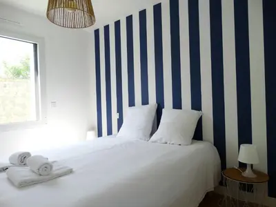 Un ou plusieurs lits dans un hébergement de l'établissement Maison 6 avec piscine chauffée à St-Hilaire