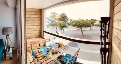 Balcon ou terrasse dans l'établissement Bel Appartement proche des plages et commerces
