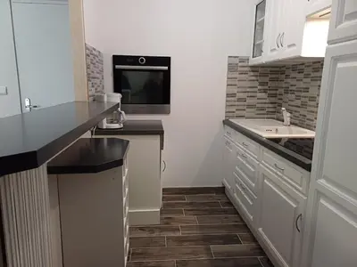 Cuisine ou kitchenette dans l'établissement La maison du soleil