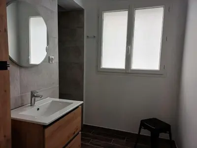 Salle de bains dans l'établissement La maison du soleil