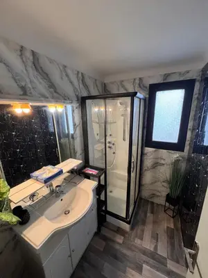 Salle de bains dans l'établissement Maison des rivages 3 chambres