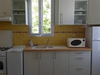 Cuisine ou kitchenette dans l'établissement Maison de vacances tranquille à Notre-Dame-de-Monts, proche plage, 4 personnes - FR-1-540-312