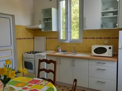 Cuisine ou kitchenette dans l'établissement Maison de vacances tranquille à Notre-Dame-de-Monts, proche plage, 4 personnes - FR-1-540-312