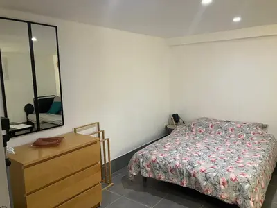 Un ou plusieurs lits dans un hébergement de l'établissement Grande chambre, Sdb partagée