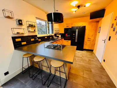 Cuisine ou kitchenette dans l'établissement Villa Napoléni - Maison - Calme - Jardin - Parking