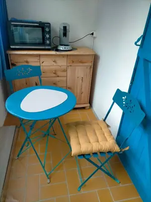 Cuisine ou kitchenette dans l'établissement studio 2 pers résidence des iles Fromentine