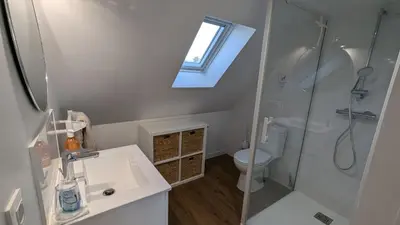 Salle de bains dans l'établissement La chambre d'Hôtes Élimery