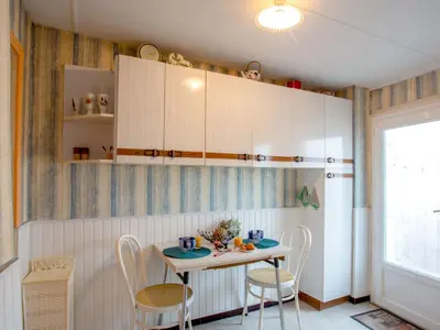 Cuisine ou kitchenette dans l'établissement Holiday Home La Petite Escale by Interhome