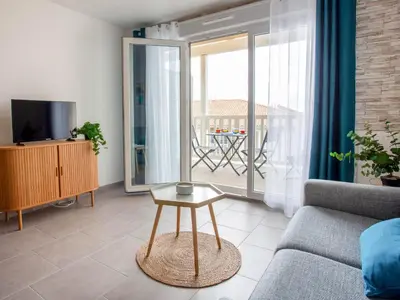 Télévision ou salle de divertissement dans l'établissement Apartment Atlantica-1 by Interhome