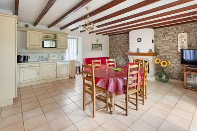 Cuisine ou kitchenette dans l'établissement Le Gîte du Verger - Calme, paisible et jardin