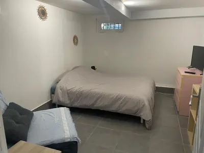 Un ou plusieurs lits dans un hébergement de l'établissement Petite Chambre avec SdB partagée