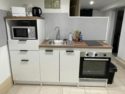 Cuisine ou kitchenette dans l'établissement Petite Chambre avec SdB partagée