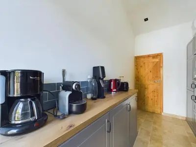 Cuisine ou kitchenette dans l'établissement 400m de la mer, belle résidence pour 8 avec jardin