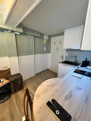 Cuisine ou kitchenette dans l'établissement Studio BROSSARD 2pers Tv and Wifi
