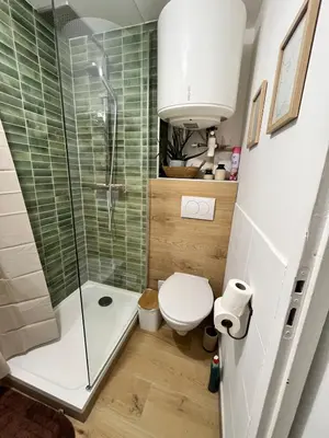 Salle de bains dans l'établissement Studio BROSSARD 2pers Tv and Wifi
