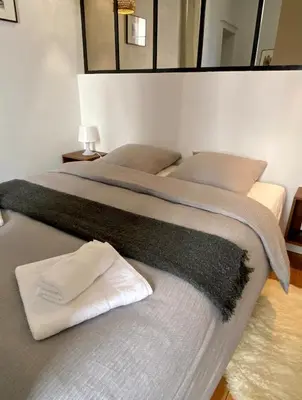 Un ou plusieurs lits dans un hébergement de l'établissement ID'home le Royale