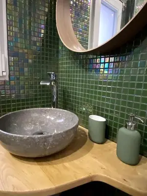 Salle de bains dans l'établissement ID'home le Royale
